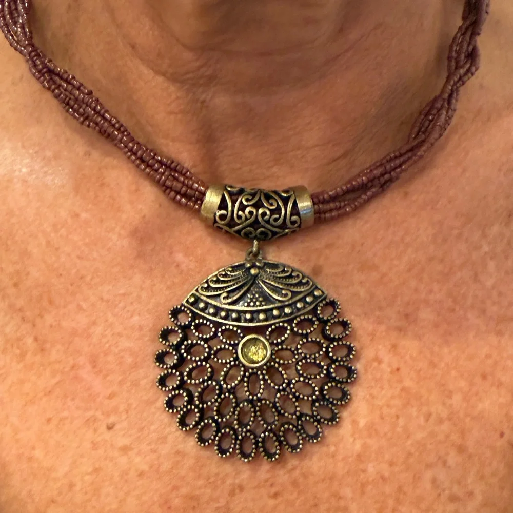 Vintage-Inspired Gold and Brown Filigree Necklace - Picture 3 of 3